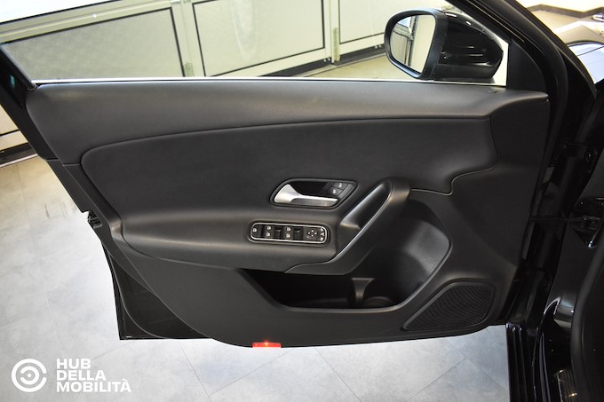 MERCEDES-BENZ A 180 d Business Extra